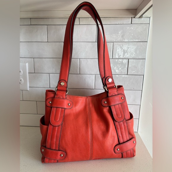 Elegant Red Leather Tote Bag - Picture 2 of 10